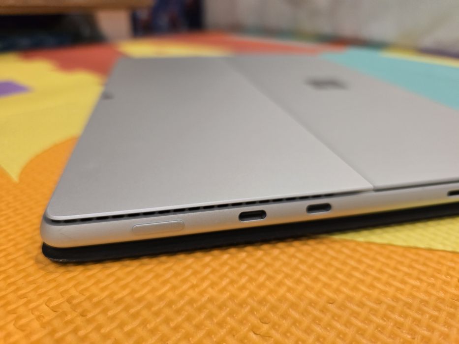 Microsoft Surface Pro 8 / i7-11th/ 16GB Ram / 256 SSD