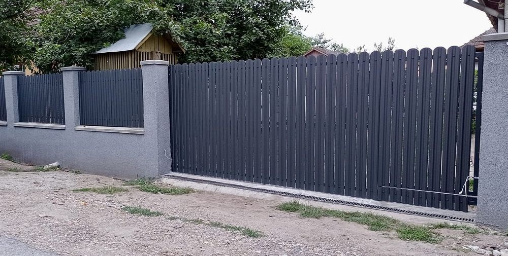 Garduri din șipcă metalică