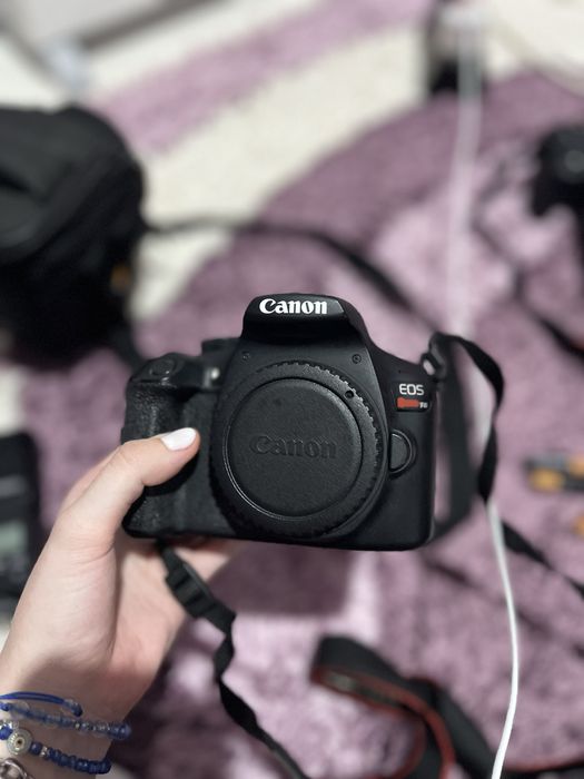 Тяло на Canon EOS Rebel T6 (EOS 1300D)