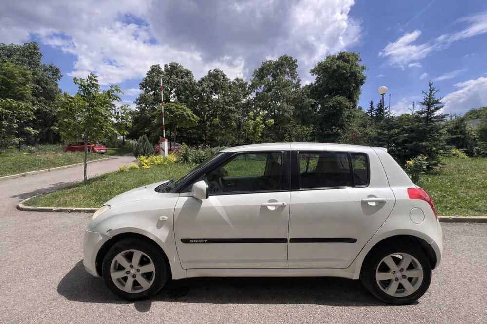 Suzuki Swift 1.3 • 2009 • 4х4 • Бензин + Газ • Нов съединител • Нови 4 сезона гуми