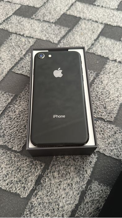 продается iPhone 8, идеалоное состояние.