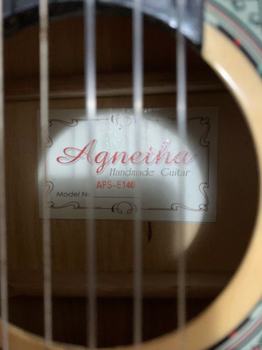 Продам гитару почти новый