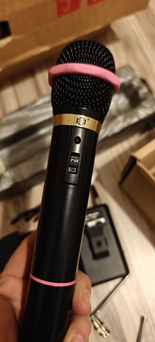 Безжични микрофони и станции