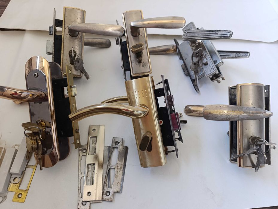 Продам замки б/у в хорошем состоянии все работает