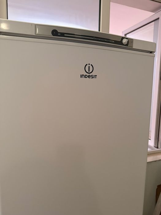 Продам холодильник Indesit