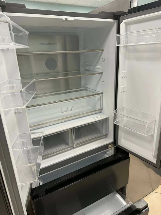 Хладилник с фризер Hanseatic HFD18983EBI транспортен дефект