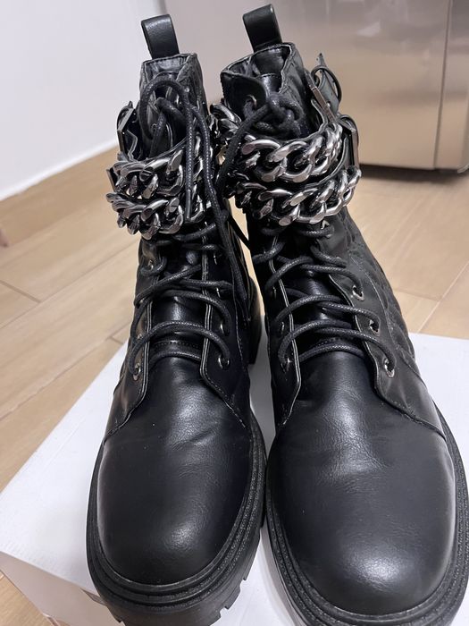 Ghete matlasate Reserved