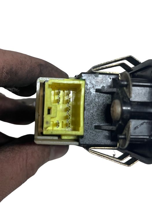 Buton Geam Electric Dreapta Fata Mitsubishi L200 - 2001 513831