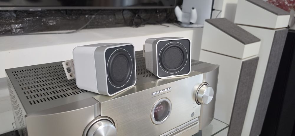 Sateliti Cambridge Audio Minx Min 10 cu suporti perete.
