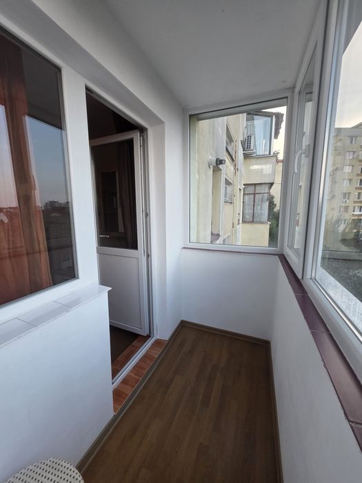 Vand apartament 2 camere semidecomandat- cu balcon