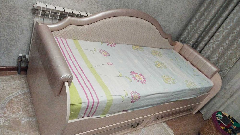 Диван-кровать для спальни