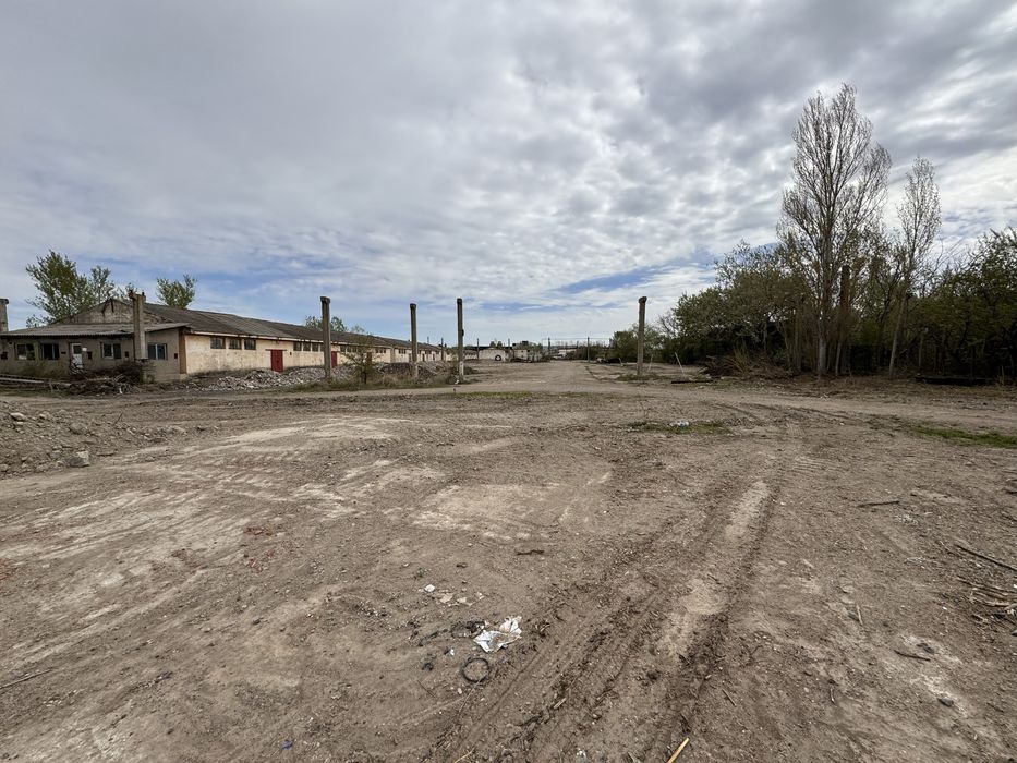 Vand teren 4100 mp pentru dezvoltare hale