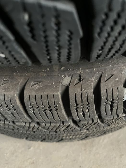Продам шины зимние 70000 тг