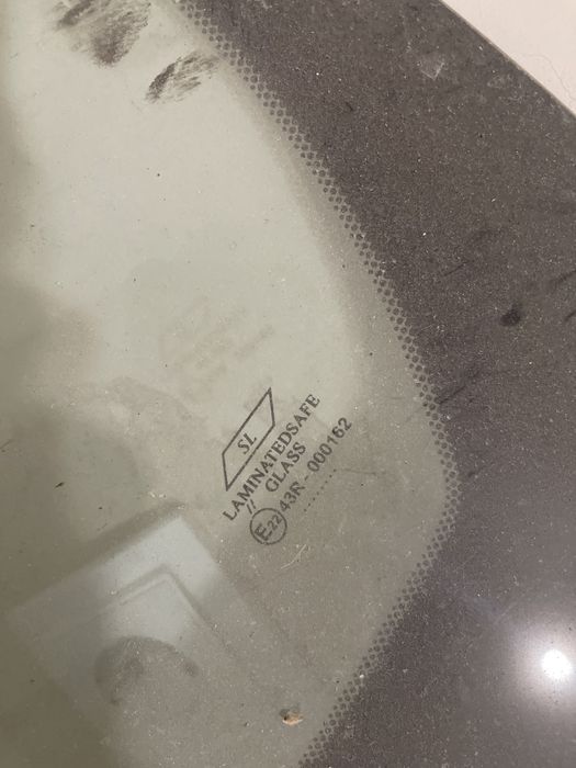 Лобовое стекло на camry55