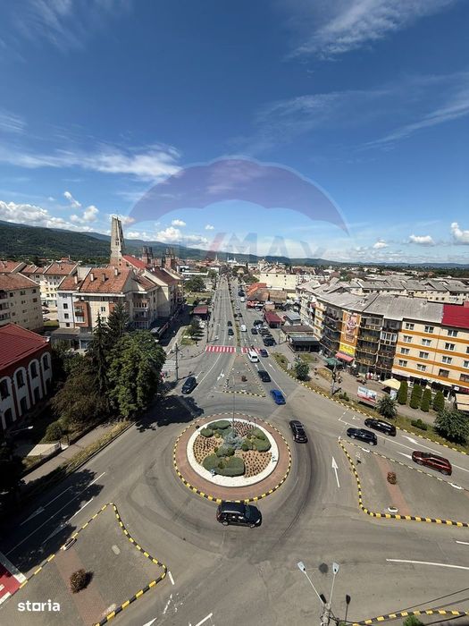 Apartament cu 5 camere de vânzare