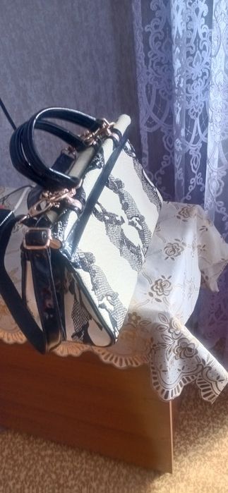 Женская сумка со стразами