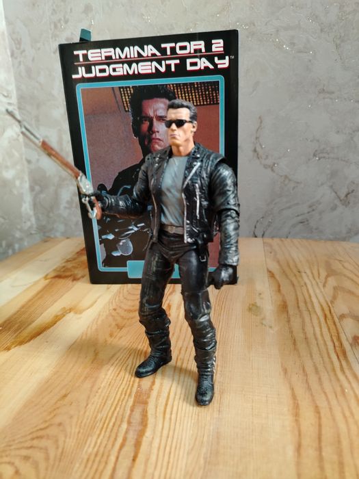 Продам фигурки терминатор.