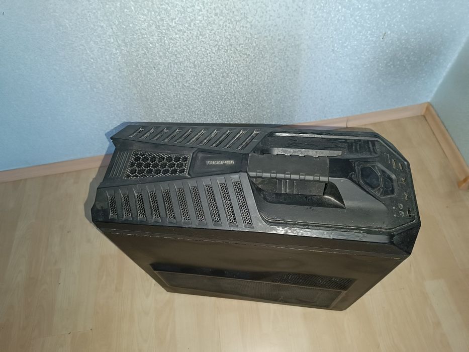 Продавам Cooler master Storm Trooper