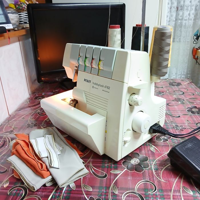 Masina de cusut si surfilat cu 2 ace PFAFF  HOBBYLOCK 4762