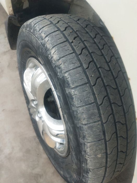 Дамас сотилади холати яхши нархи 2500 доллар келишамз