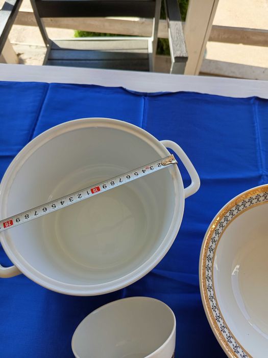 Красив Порцеланов Супник с купи