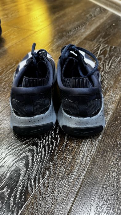 Продам кроссовки и макасы