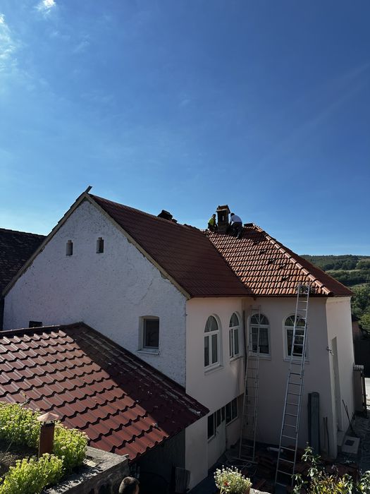 Reparatii acoperisuri montaj tigla metalica dulgherie terase jgheaburi