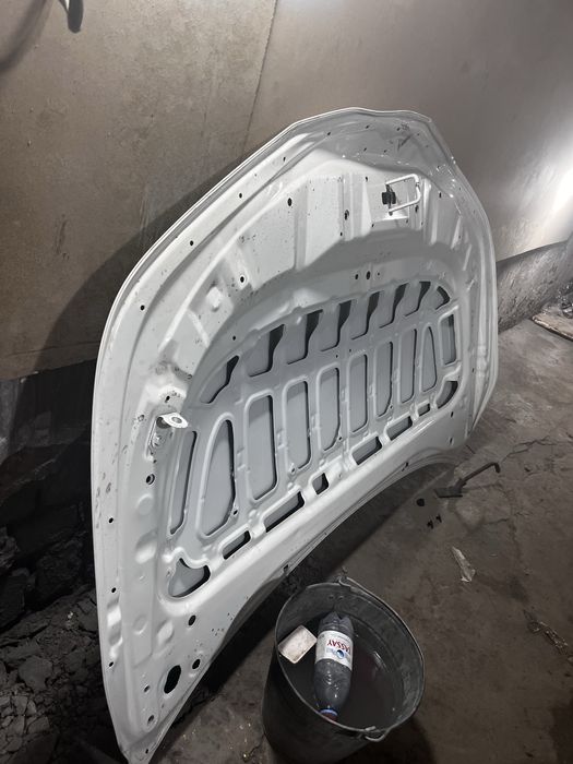 Капот на Тойота Королла