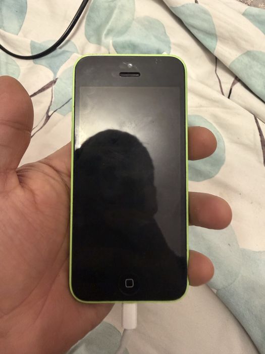 Iphone 5C в хорошем состоянии