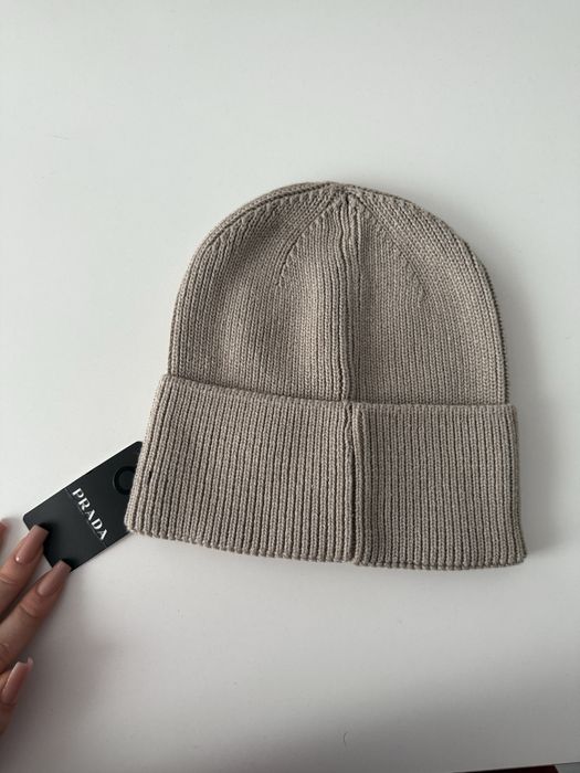 Fes dama  nou cu eticheta