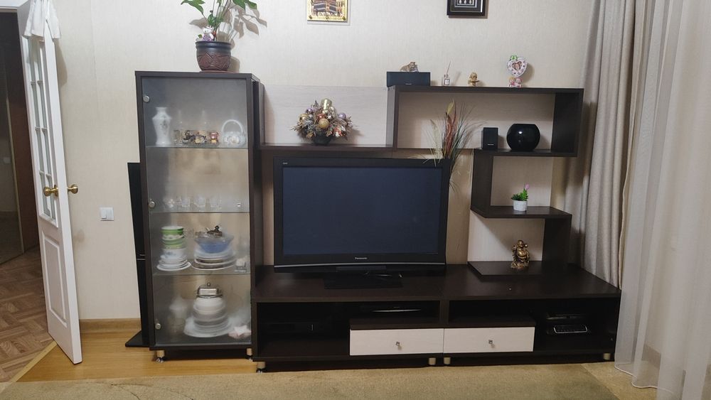 Продам мебельную горку.