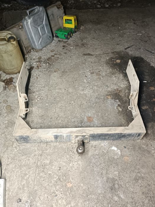 Фаркоп делика квадратная