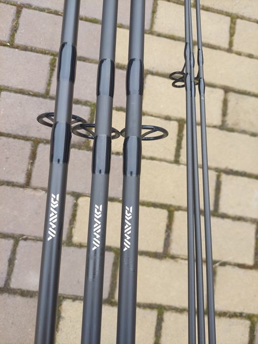 Set 3 lansete crap daiwa ninja x de 3.90m 3,5lb 2tronsoane