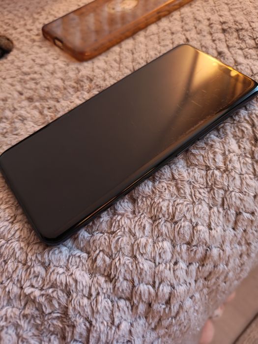 Vând telefon Honor 90