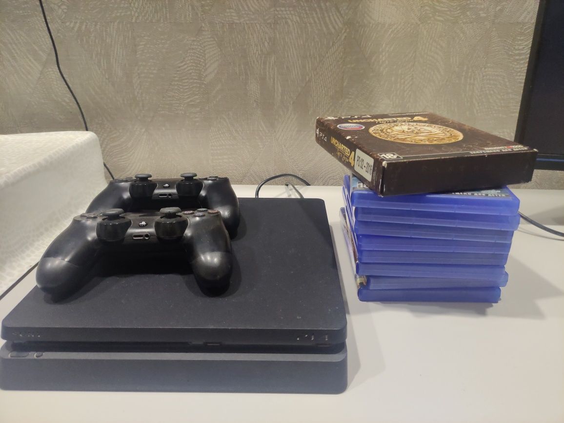 PlayStation 4 slim на 1 Терабайт + 2 джойстика и 9 игр: 90 000 тг. -  Приставки Нахимовка на Olx