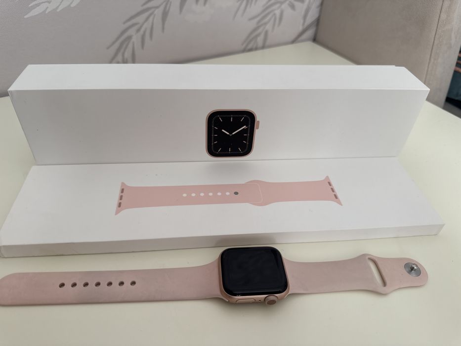 Apple Watch Series 5 40 мм