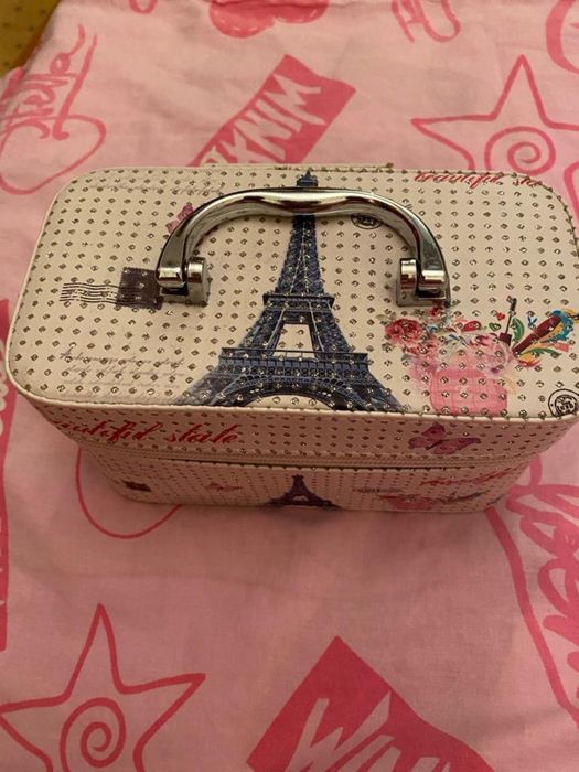 Косметички с зеркалом