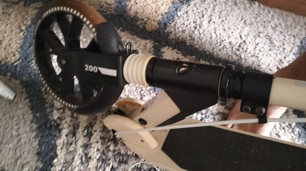 Trotinetă Firefly 200 – Utilizată foarte puțin | Stare excelentă |