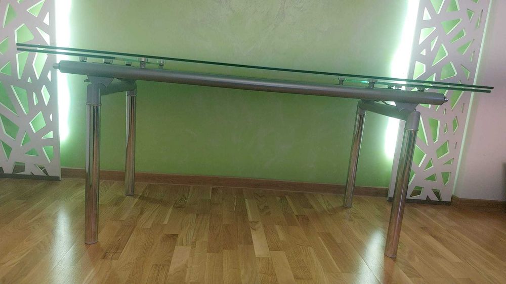 Vand masa dining si scaune piele naturala.