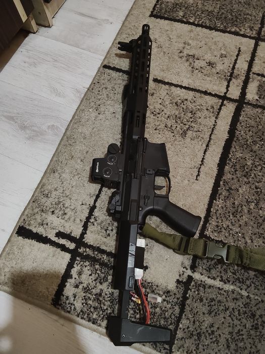 Replică airsoft, accesorii și vestă tactică. Detalii în anunț sau la telefon.