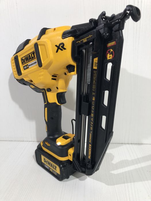 Pistol cuie Dewalt DCN 660