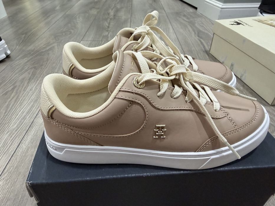 Продам кеды , кроссовки TOMMY HILFIGER.