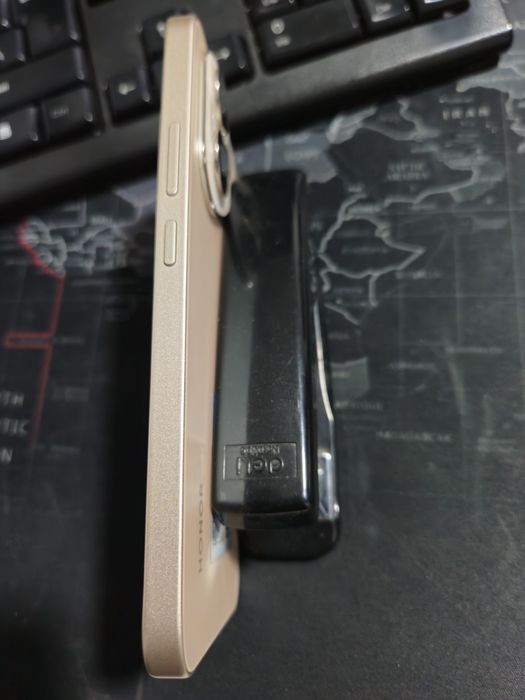 Honor 400 kafolati bilan dokumenti bor