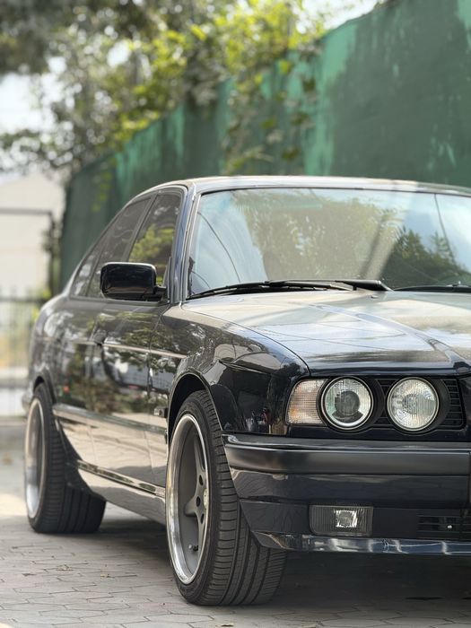 BMW E34 1995 M54B30 в бодром состоянии! Готова к новым приключениям!