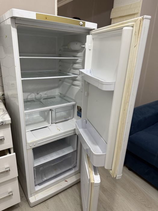 Холодильник Indesit рабочий