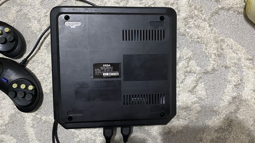 Sega Mega Drive 2 (оригинал) + 2 джойстика