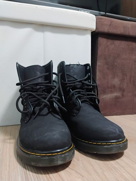 Черни боти тип Dr. Martens