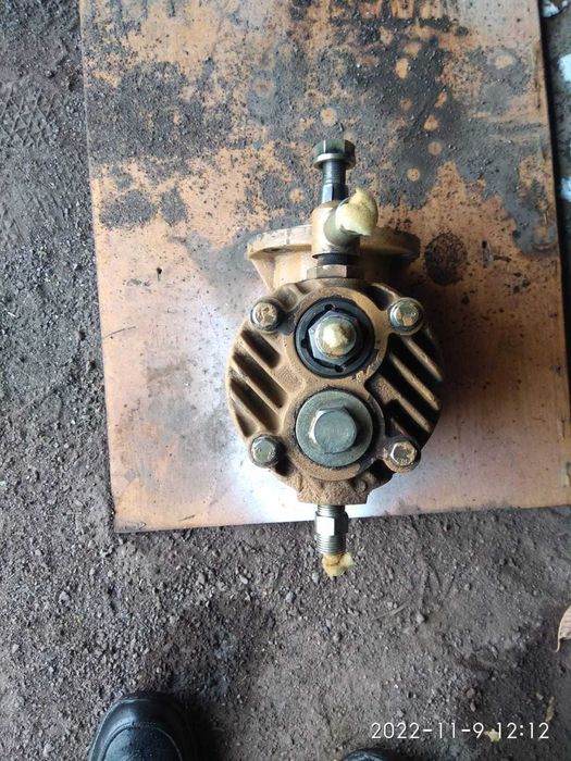 Компрессор на двухкубовый китайский погрузчик.