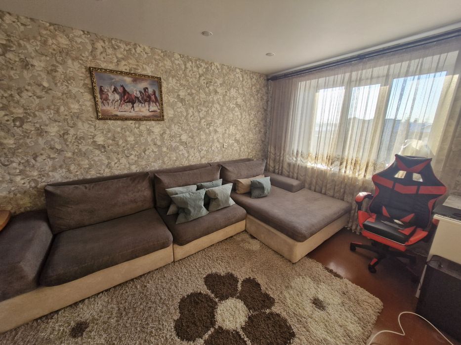 Продам большой угловой диван ! Длинна 3.70