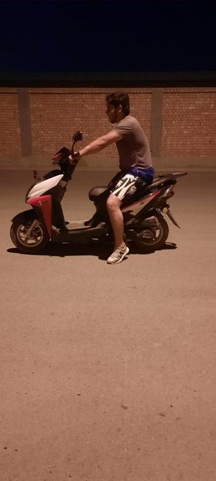 Skutr sotiladi srocna